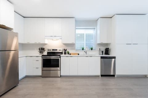 Fully equipped kitchen with modern appliances – everything you need for homemade meals!