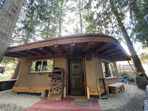 Front of The Wobbly Hobbit