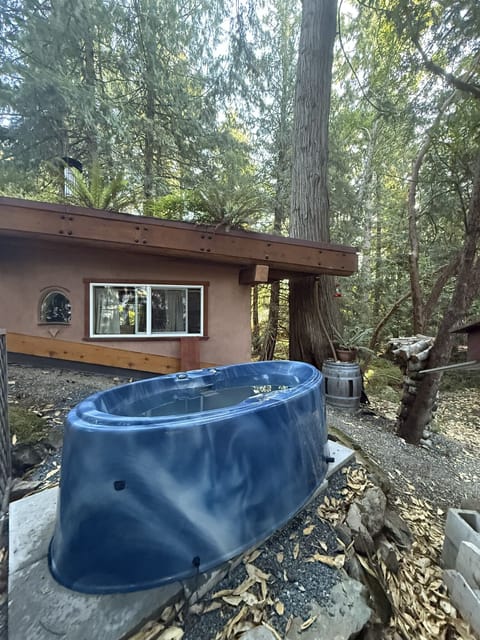2 person hot tub
