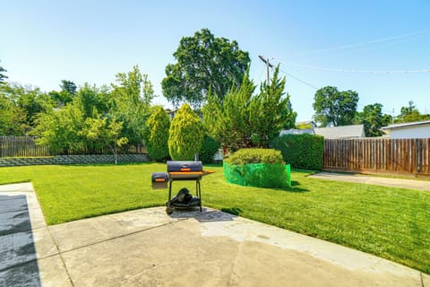 Private Backyard Area | BBQ Grill
