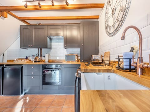 Kitchen | Cwtch Honey - Gaer Cottages, Cribyn, Lampeter