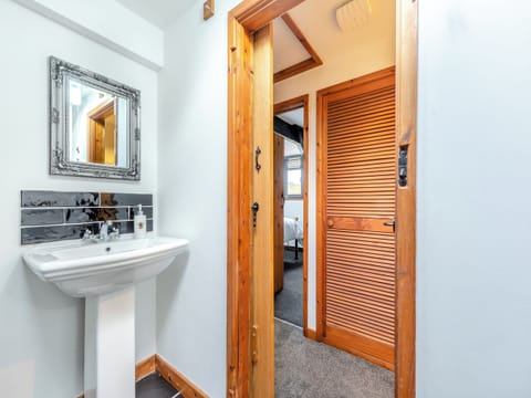 Bathroom | Cwtch Honey - Gaer Cottages, Cribyn, Lampeter