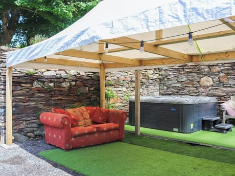 Hot tub | Plas Isaf, Betws Garmon, near Beddgelert