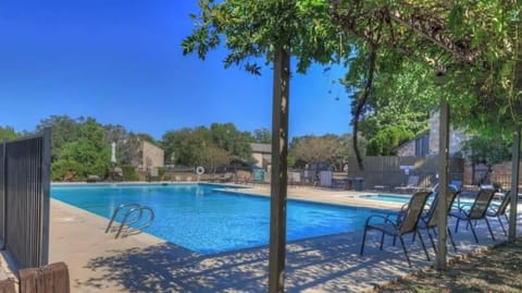 Large pool to enjoy