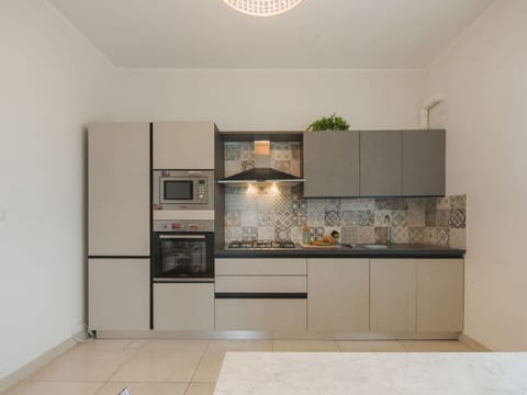 Kitchen, Kitchen Appliance, Flooring, Interior Design, Major Appliance, Countertop, Wood, Cabinetry, Furniture, Floor