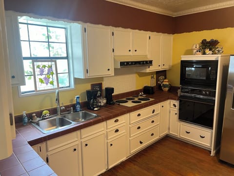 Microwave, oven, stovetop, dishwasher