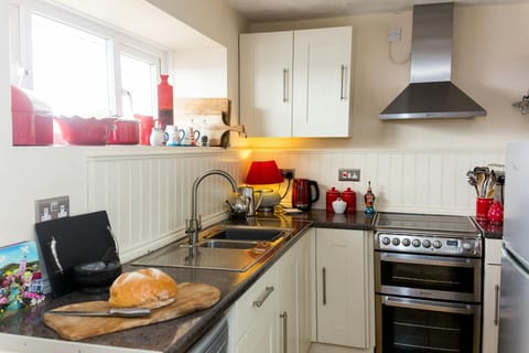 kitchen showing silver cooker and matching hood