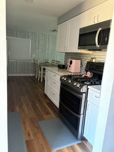 Kitchen Gas Stove, Double Convection Oven, Air Fryer, Microwave