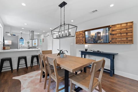 Dining Area (Table for 6)