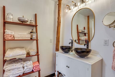 Full Bath | Towels | Hair Dryer