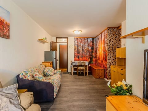 Wood, Interior Design, Furniture, Flooring, Ceiling, Floor, Room, Apartment, Living Room, Wood Stain