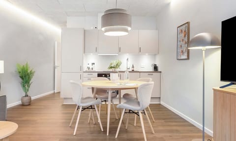 Dining area with 4 comfortable seats