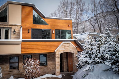 1018 Hyman - Exterior 3