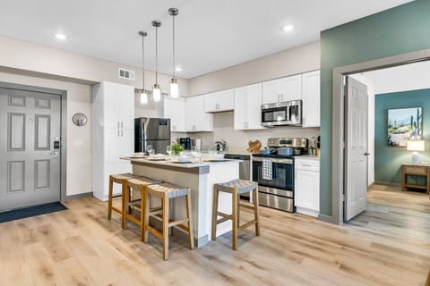 Kitchen & Island Dining