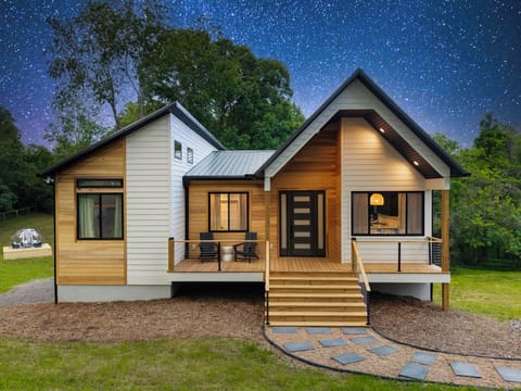 This brand-new modern Scandinavian retreat offers 3,450 sqft and sleeps 18.