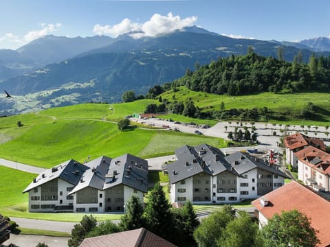 Building, Residential Area, Neighbourhood, Architecture, House, Home, Human Settlement, Urban Design, Suburb, Village