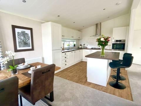 Open Plan Kitchen Dining