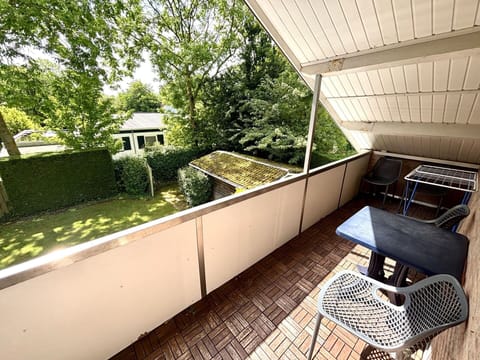 Shade, Yard, Backyard, Chair, Outdoor Furniture, Hardwood, Daylighting, Houseplant, Courtyard, Balcony