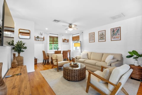 Living Room/Dining Area