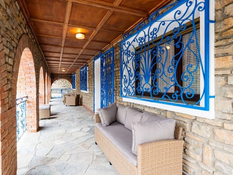 Tree, Road Surface, Automotive Exterior, Car, Public Space, Asphalt, Street, Parking, Family Car