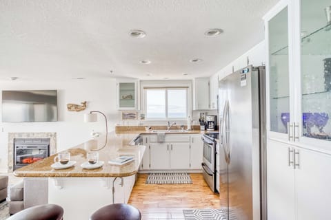 Whale Watcher's Getaway -117