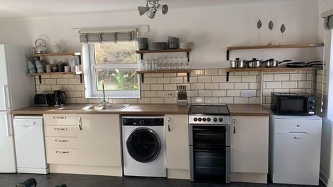 spacious well equipped kitchen