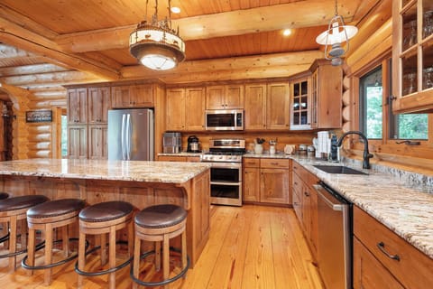 Fully stocked kitchen, just bring the groceries!