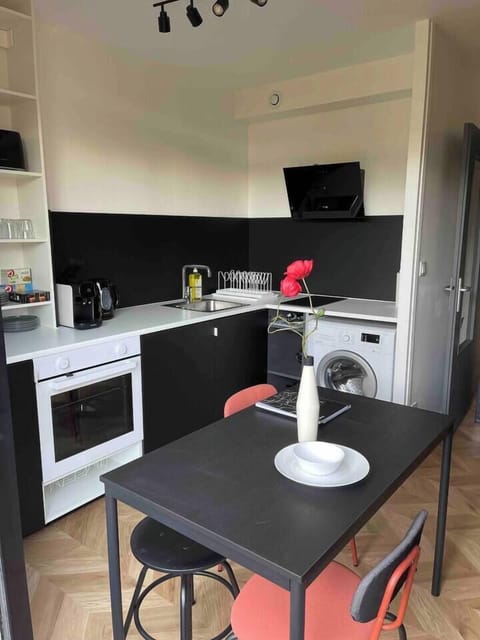 eeaf96db-1362-45d7-9638-361df9a8ad18