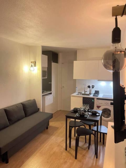 a2660361-a0ee-4bfe-8ae6-7f3830fd5d00