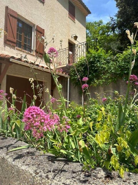 a6a1b2d2-517f-47d9-bb74-bbf088adf3ca