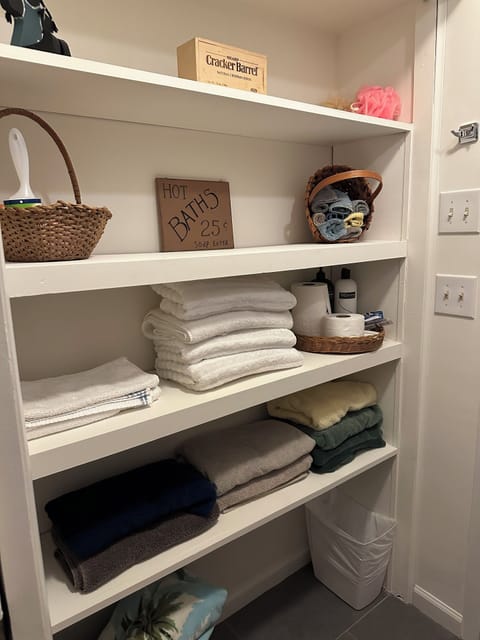 Plenty of hand towels, bath towels & wash cloths available
