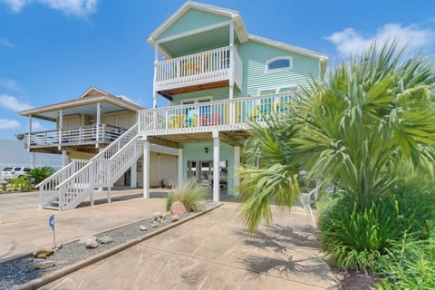 Tiki Island Vacation Rental | 3BR | 2BA | Flight of Stairs to Enter