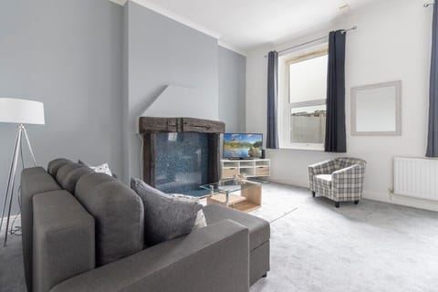 Living Room / Lounge