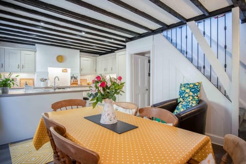 Rose Cottage - 3 Bedroom - Murton Mumbles (7607)