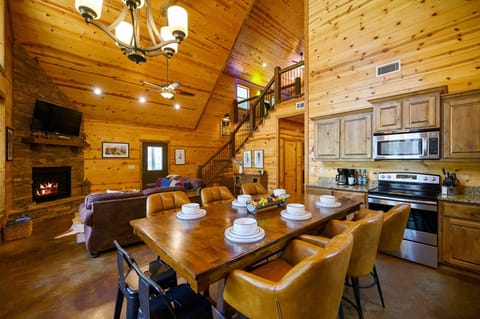 Double J Hideaway’s open-concept main floor connects the kitchen and living room—perfect for cooking, relaxing, and time together.