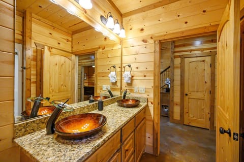 Main floor bathroom at Double J Hideaway features double vanities and is conveniently located off the living area.