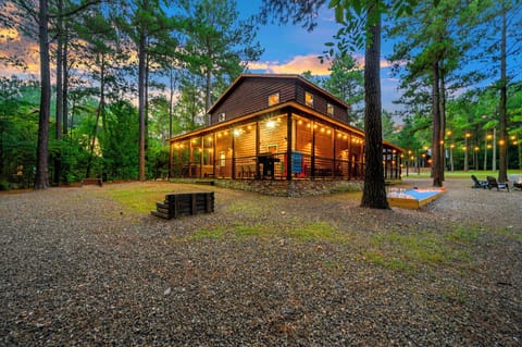 Welcome to Double J Hideaway—a 3BR/3BA cabin in the woods with rustic charm, cozy comfort, and room to relax inside and out.