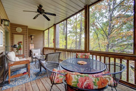 Beautiful Screened Deck