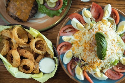 Mountain Harbor Resort Lodge
      Breakfast, Lunch, Dinner