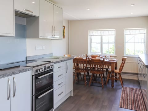 Kitchen/diner | Trem Nant, Aberdaron