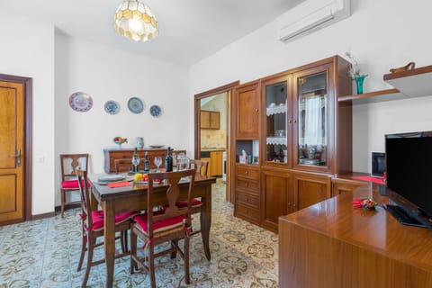 Autumn, Dining Room, Spring, Summer