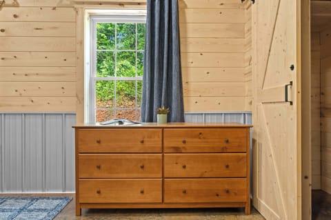 Bedroom: Rustic charm meets modern comfort in this beautifully appointed bedroom, offering a truly unique stay.