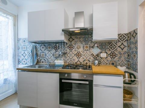 Shrub, Garden, Shade, Lawn, Outdoor Furniture, Backyard, Landscaping, Yard, Estate, Chair