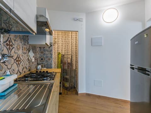 Shrub, Garden, Shade, Lawn, Outdoor Furniture, Backyard, Landscaping, Yard, Estate, Chair