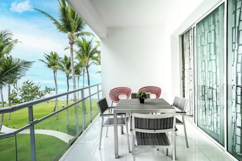 Balcony/Seawinds 1305 (1)
