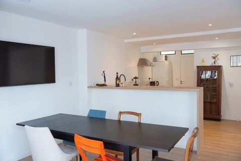 Salle à manger et cuisine de La Maison sur le Toit