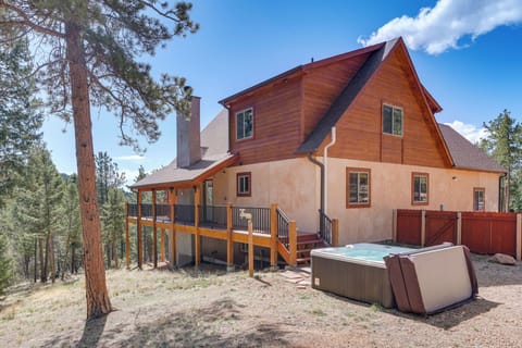 Pine Vacation Rental | 4BR | 2BA | 2,800 Sq Ft | 5 Steps Required to Enter