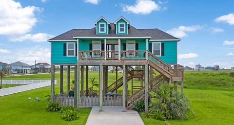 Welcome to Catamaran Inn by BeachBox