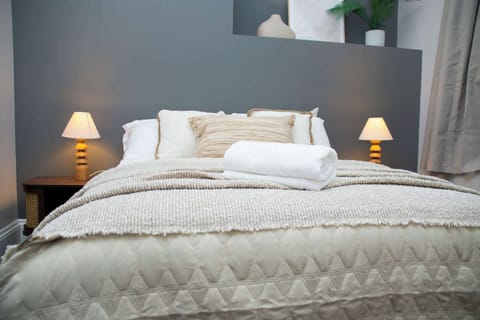 Enjoy a restful night’s sleep on a comfortable double bed dressed in luxurious 400-thread count Egyptian cotton linens, soft, silky, and designed for ultimate comfort.