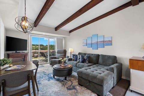 Escape to Little Dipper!